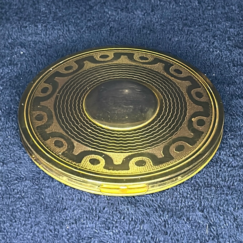 REX Fifth Avenue make-up Compact. Large vintage brass with original applicators